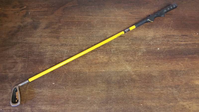 lot 359 image: 48 oz Golf Swing Trainer