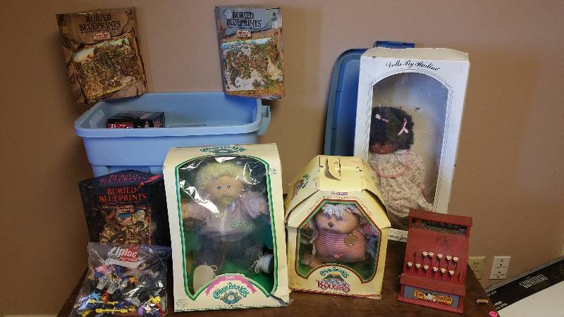 lot 362 image: 1980s Cabbage Patch Kids, Puzzles, Games, Dolls, Etc.
