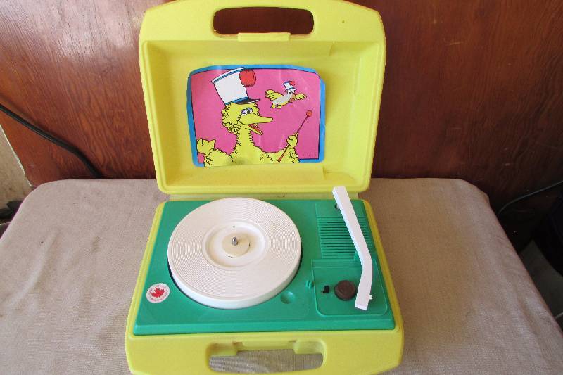 Vintage Daylin Big Bird Record Player