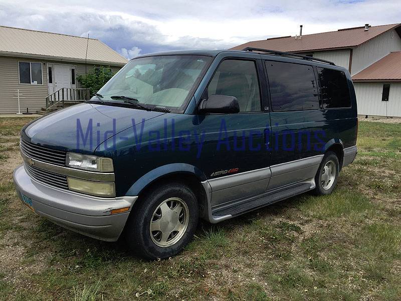 lot 1 image: 2000 Chevrolet Astro Van AWD LS
