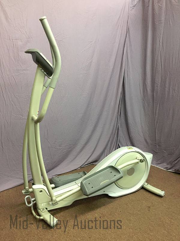 lot 9 image: Elliptical machine