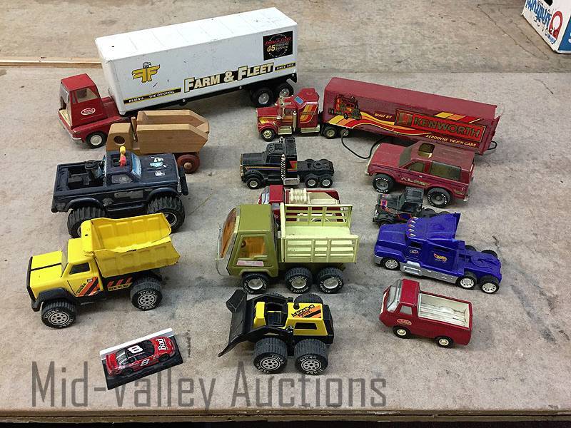 lot 57 image: Toy trucks 2