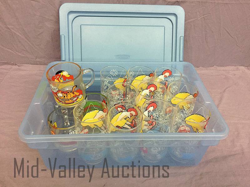 lot 33 image: McDonalds glasses and small tote
