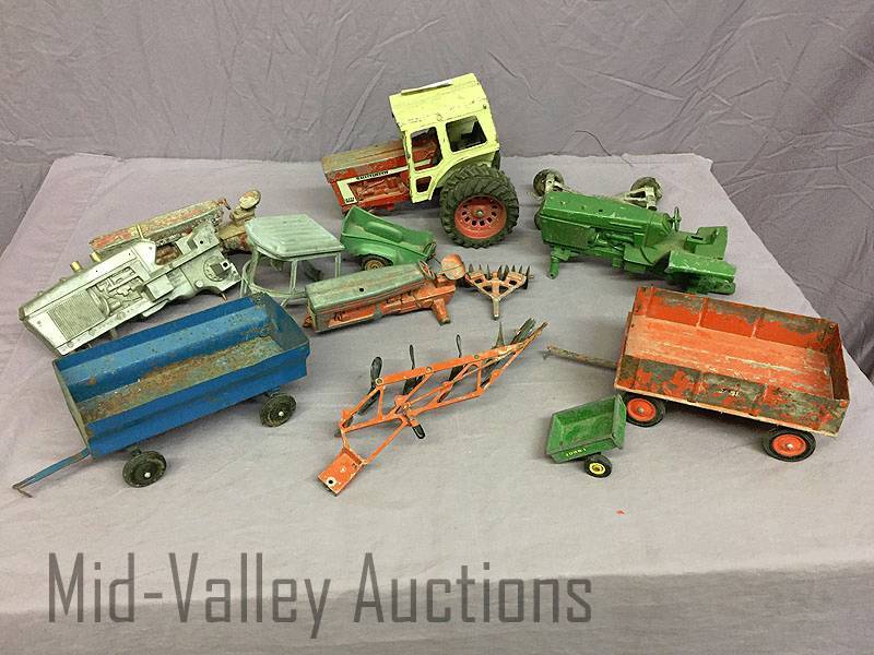 lot 48 image: Farm Toys