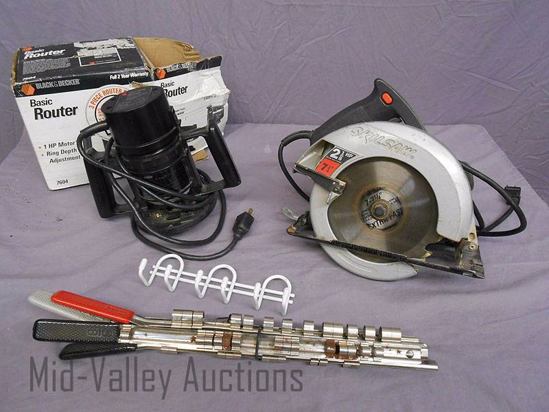 lot 20 image: Router, Skilsaw, socket organizers