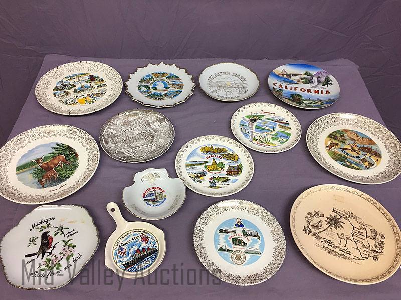lot 75 image: Souvenir plates