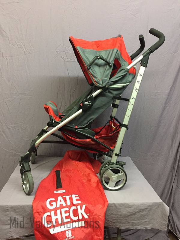 lot 87 image: Chicco stroller