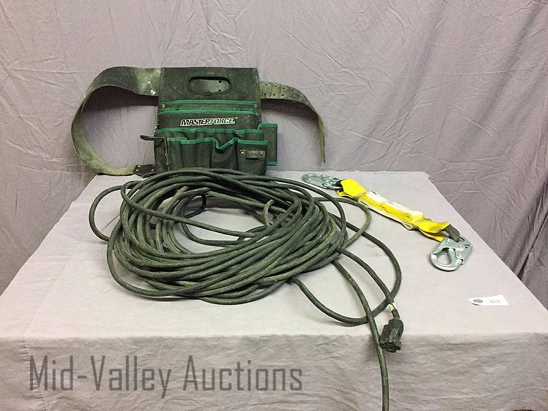 lot 91 image: Tool belt, extension cord, safety shock absorber