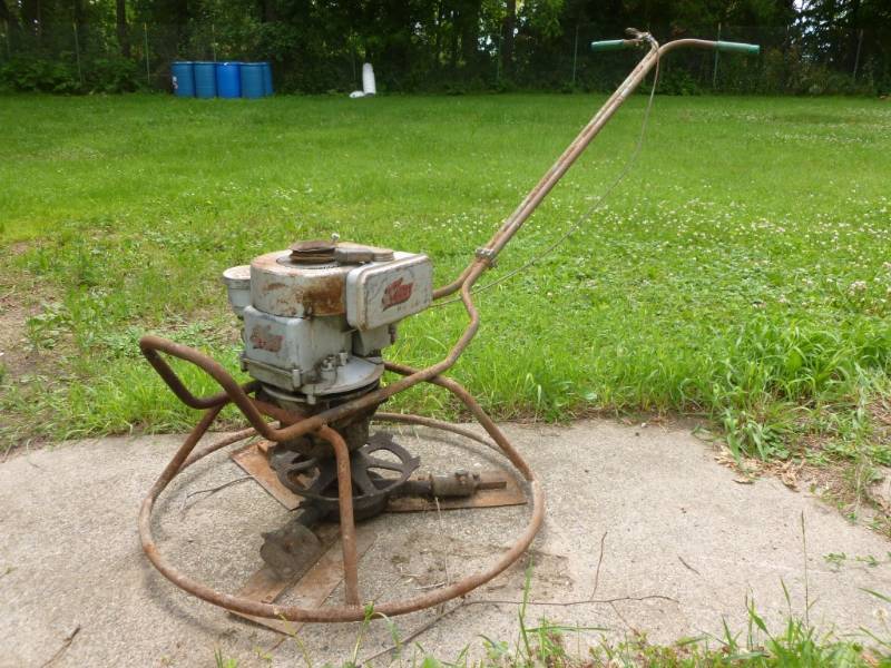 lot 3 image: Cement Power Trowel