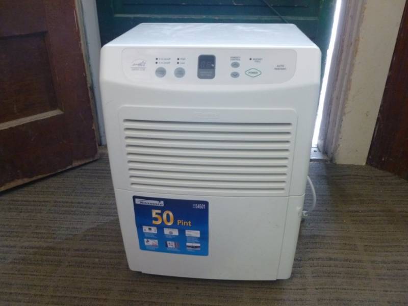 lot 6 image: Dehumidifier