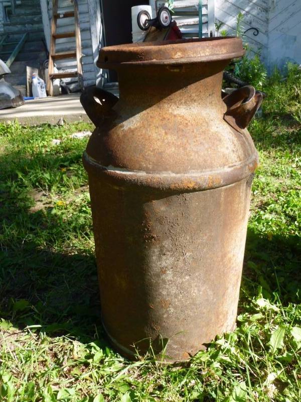 lot 17 image: Vintage Milk Can