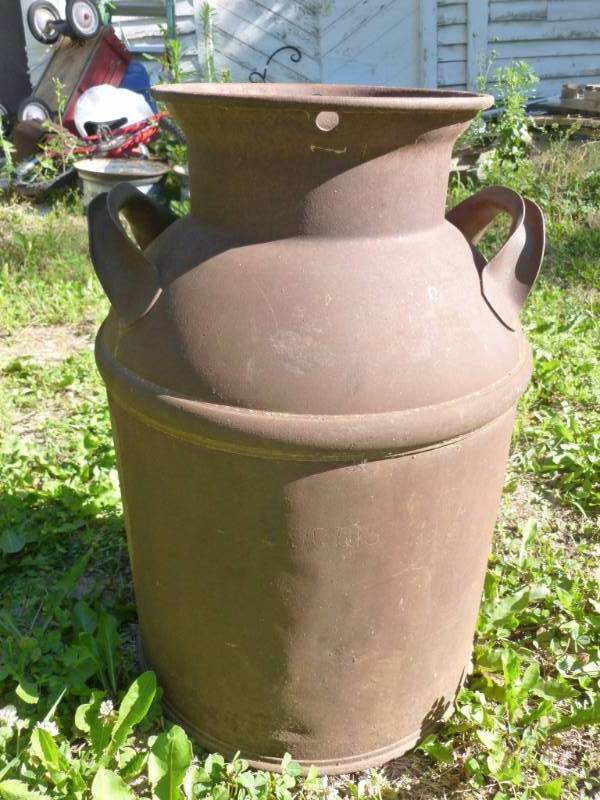 lot 18 image: Vintage Milk Can