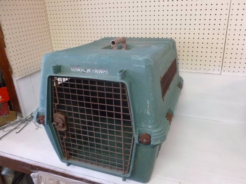 lot 27 image: Dog Kennel