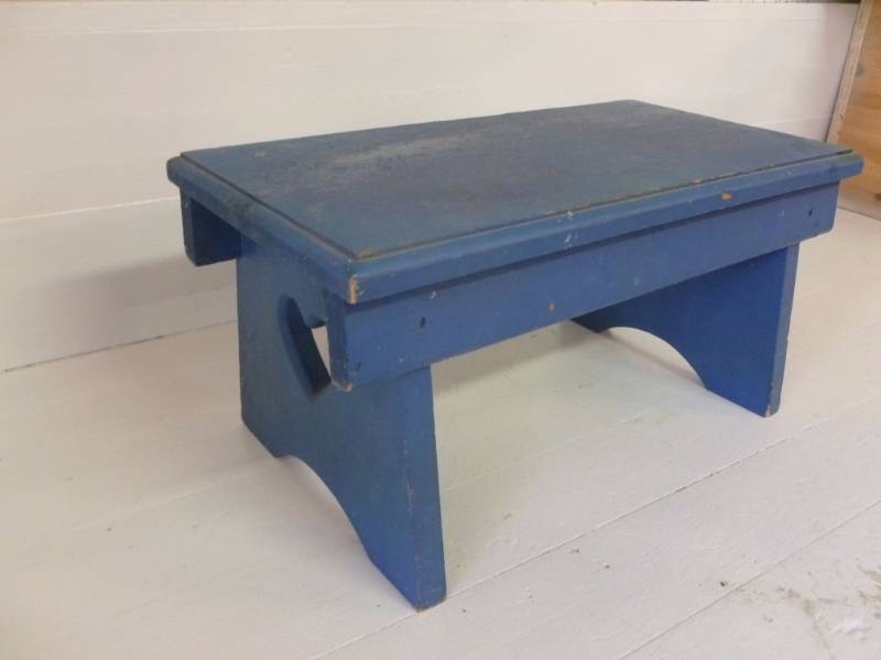lot 32 image: Stool