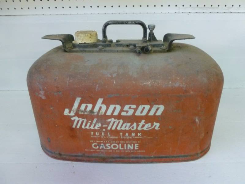 lot 36 image: Vintage Johnson Gas Can
