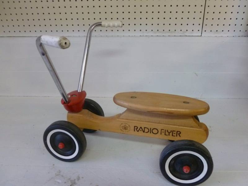 lot 47 image: Radio Flyer Scooter