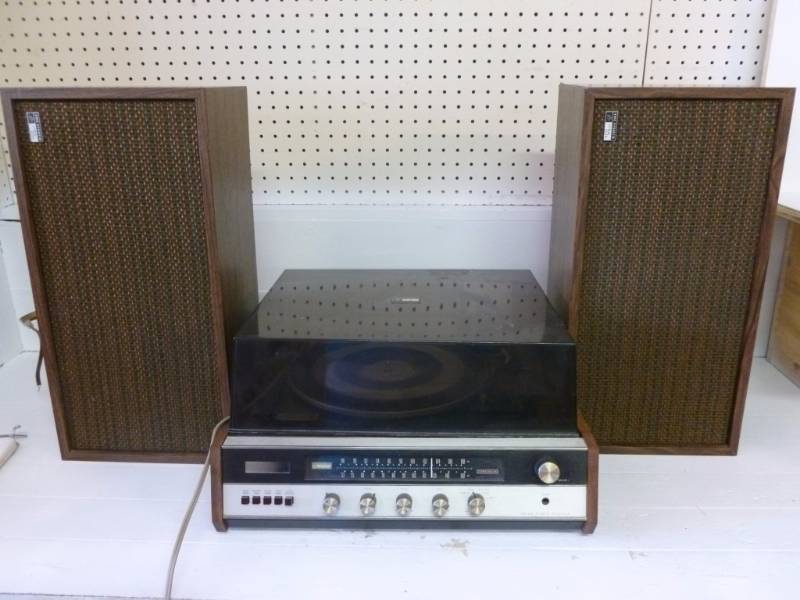 lot 51 image: Vintage Fisher Stereo