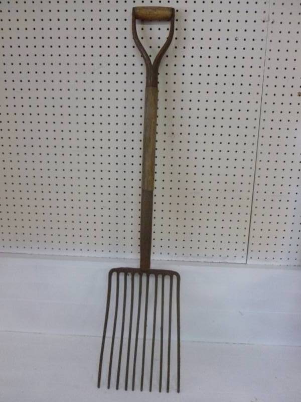 lot 70 image: Vintage Horse Stable Fork