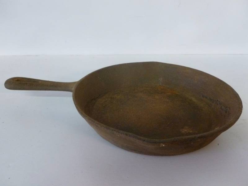 lot 77 image: Cast Iron Pan