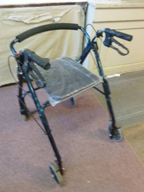 lot 86 image: Seat Walker
