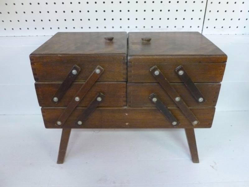 lot 95 image: Vintage Sewing Box