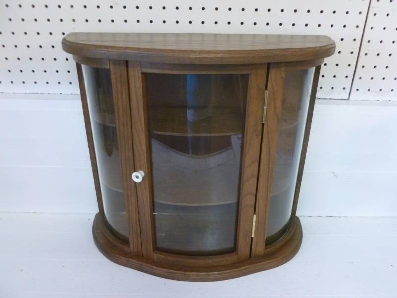 lot 124 image: Curio Cabinet