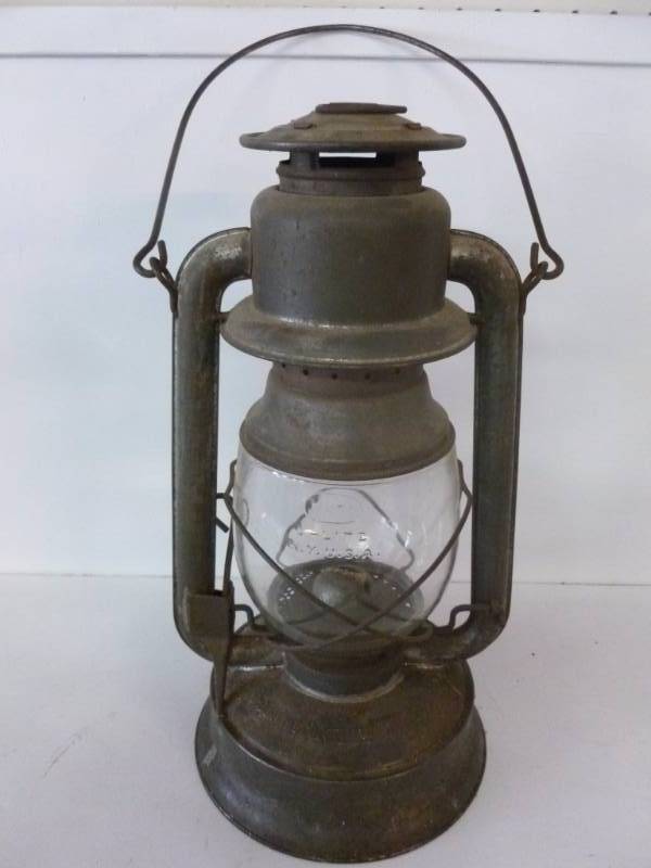 lot 128 image: Vintage Barn Lantern