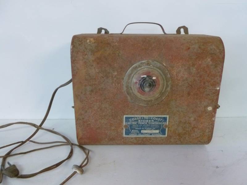 lot 138 image: Vintage Fencer