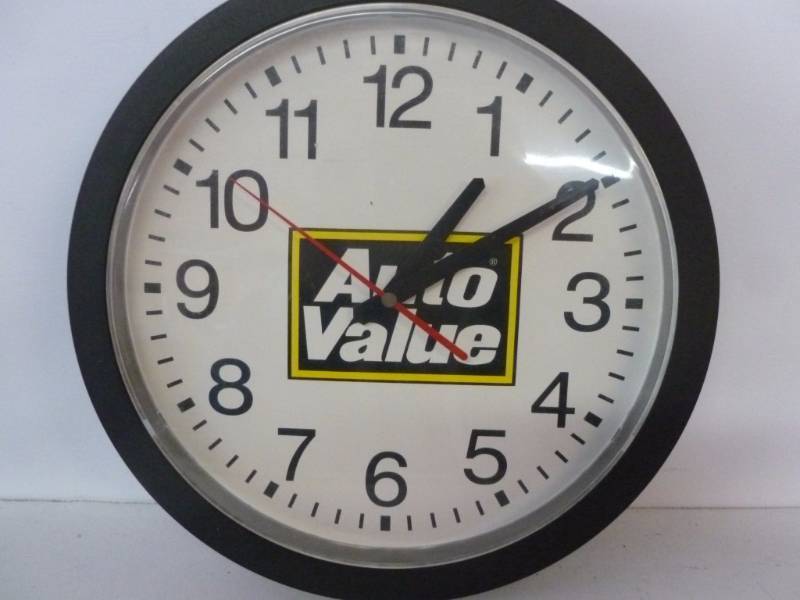 lot 143 image: Clock