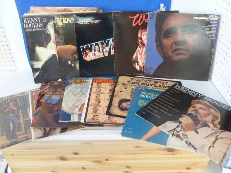 lot 170 image: Record Albums