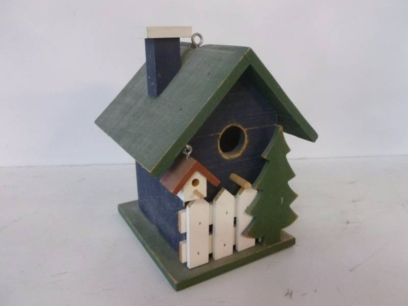 lot 184 image: Bird House