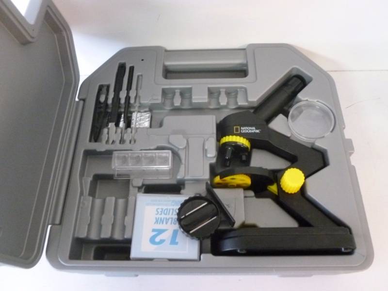 lot 186 image: Microscope Set