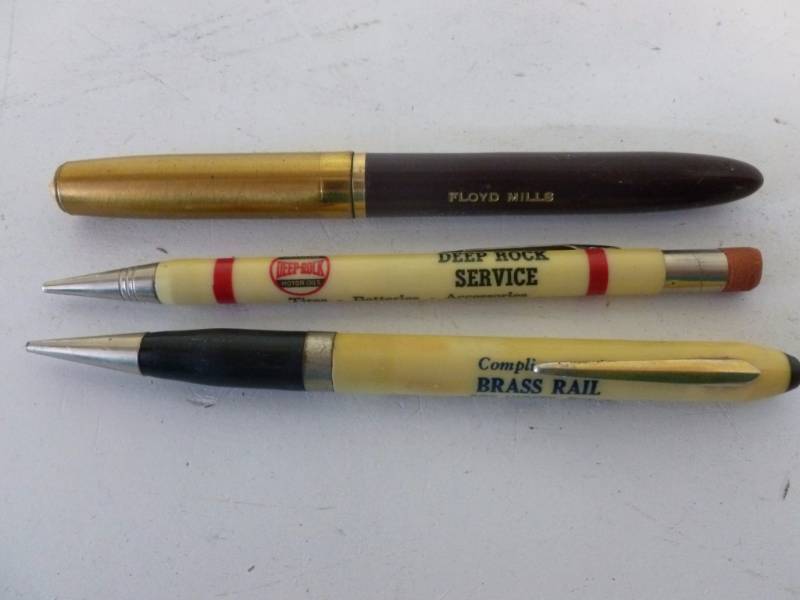 lot 196 image: Vintage Pens