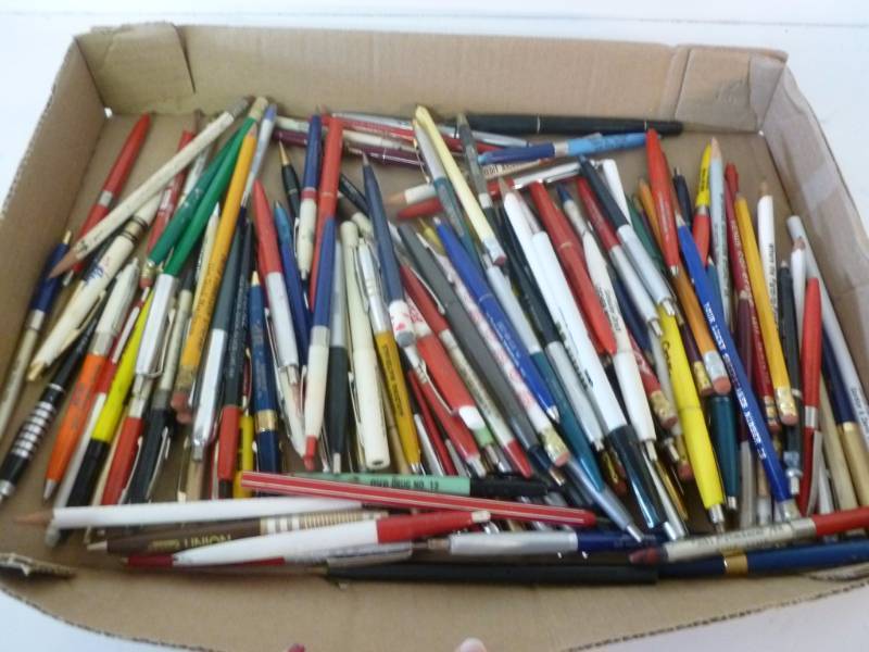 lot 200 image: Vintage Pens