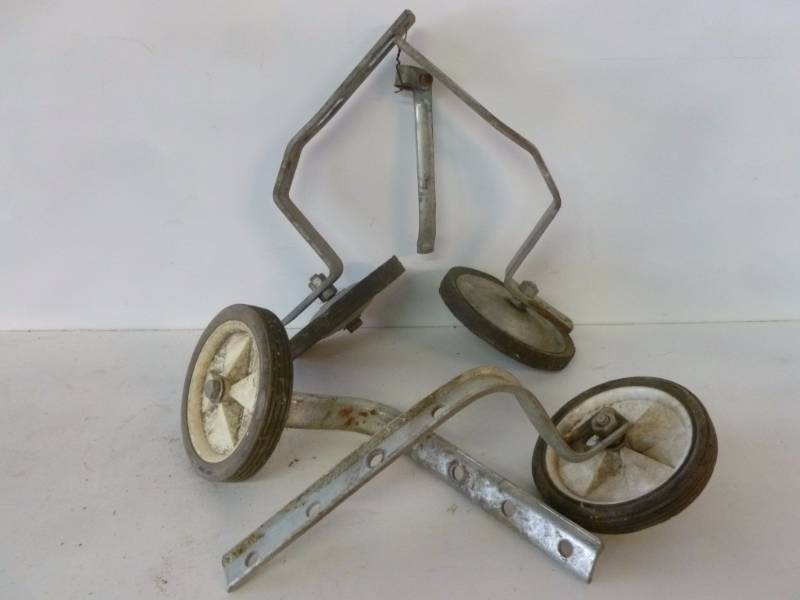lot 231 image: Training Wheels
