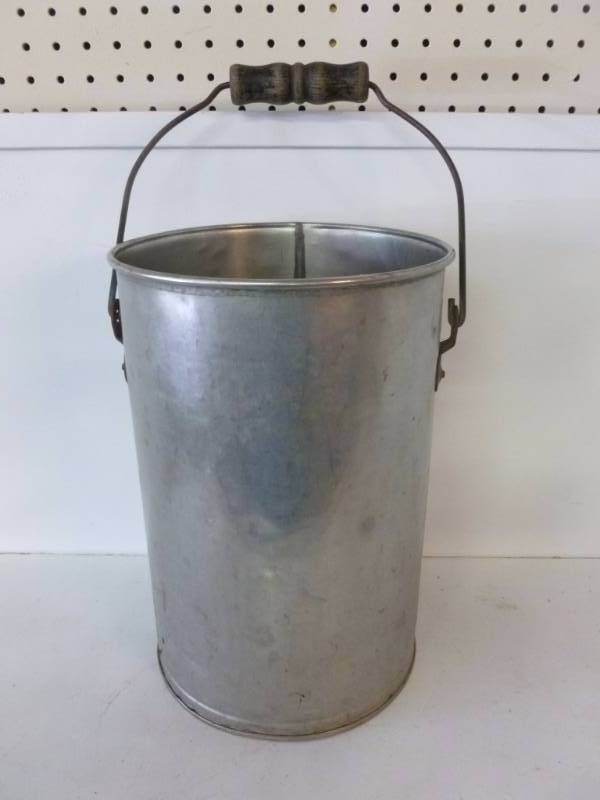 lot 247 image: Vintage Shotgun Pail