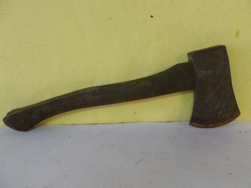 lot 252 image: Vintage Plumb Ax