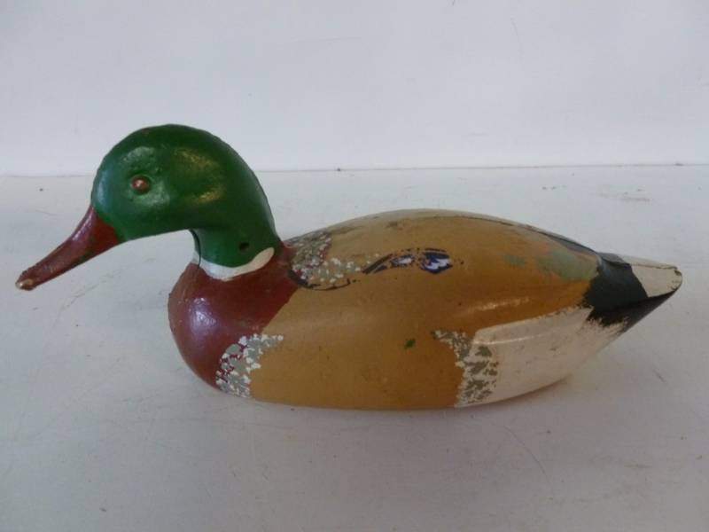 lot 260 image: Cast Iron Duck
