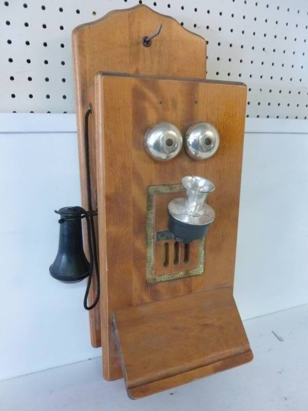 lot 265 image: Radio Phone