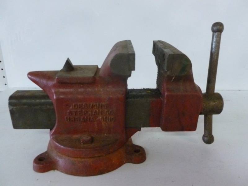 lot 267 image: Bench Vise