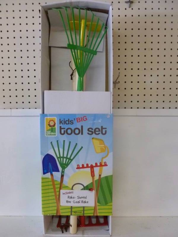 lot 273 image: Kids Yard Tool Set