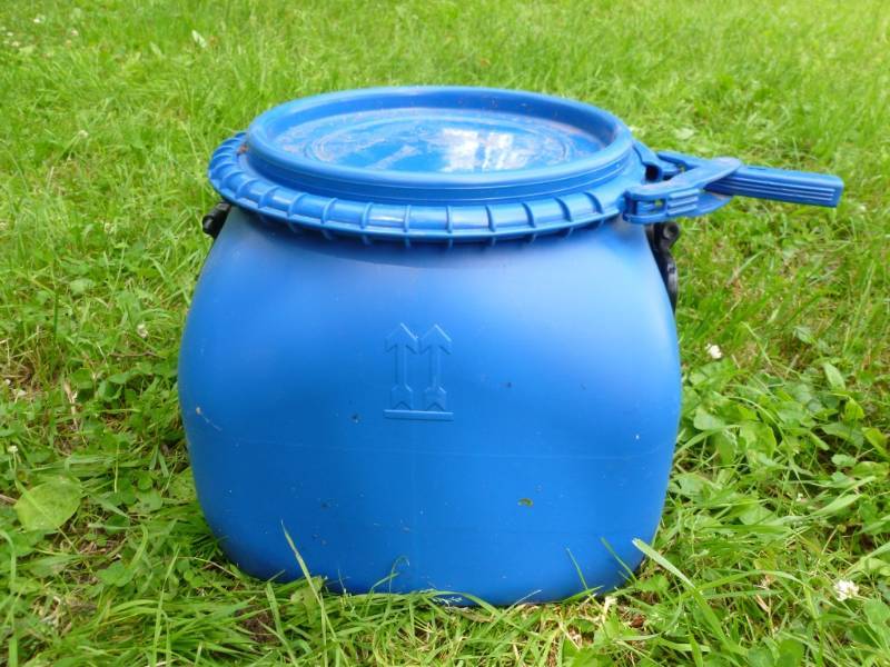 lot 306 image: Storage Container