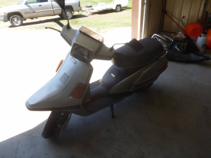 lot 4 image: 1984 Yamaha 180 Scooter