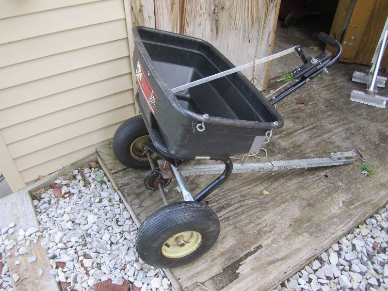 Agrifab Broadcast Spreader 100...