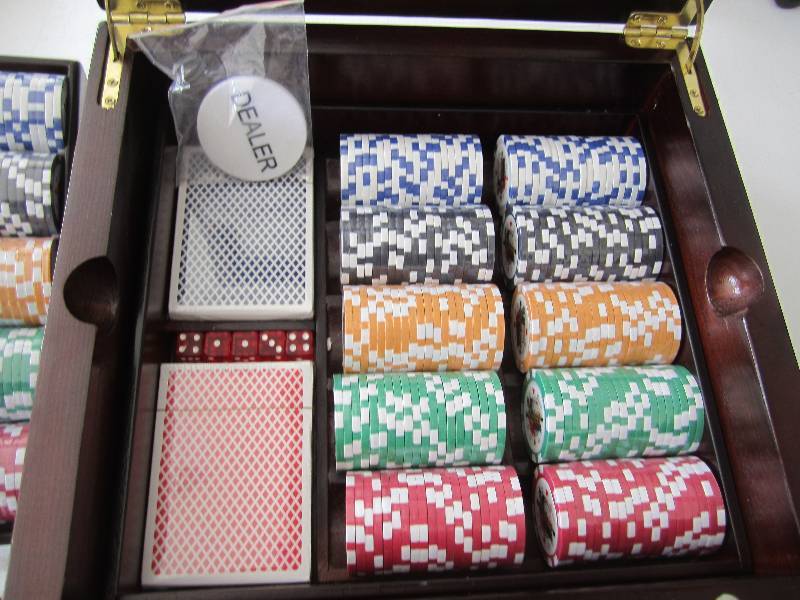 Texas Hold Em game in case, pieces ...