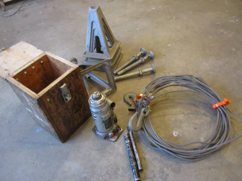 Bottle jack, cable with hooks and v...