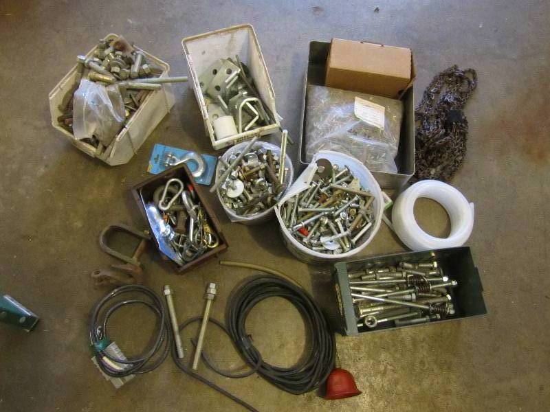 Large lot of bolts and other hardwa...