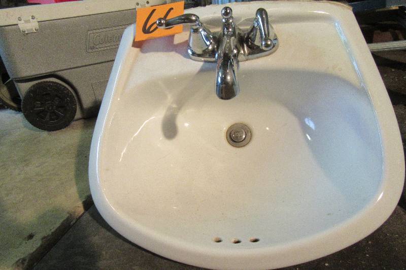lot 66 image: Pedestal Sink with all hardware
