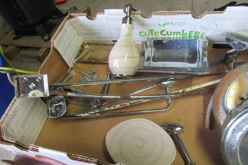 lot 61 image: Vintage bathroom fixture hardware