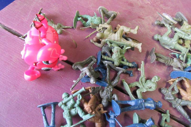 lot 86 image: Large lot of plastic toy soldiers.. 2 other small toys